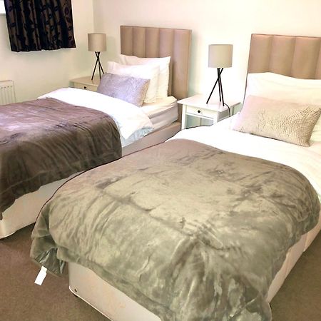 Superbly Located 2 Bedroom Luxury Apartment Бат Екстериор снимка