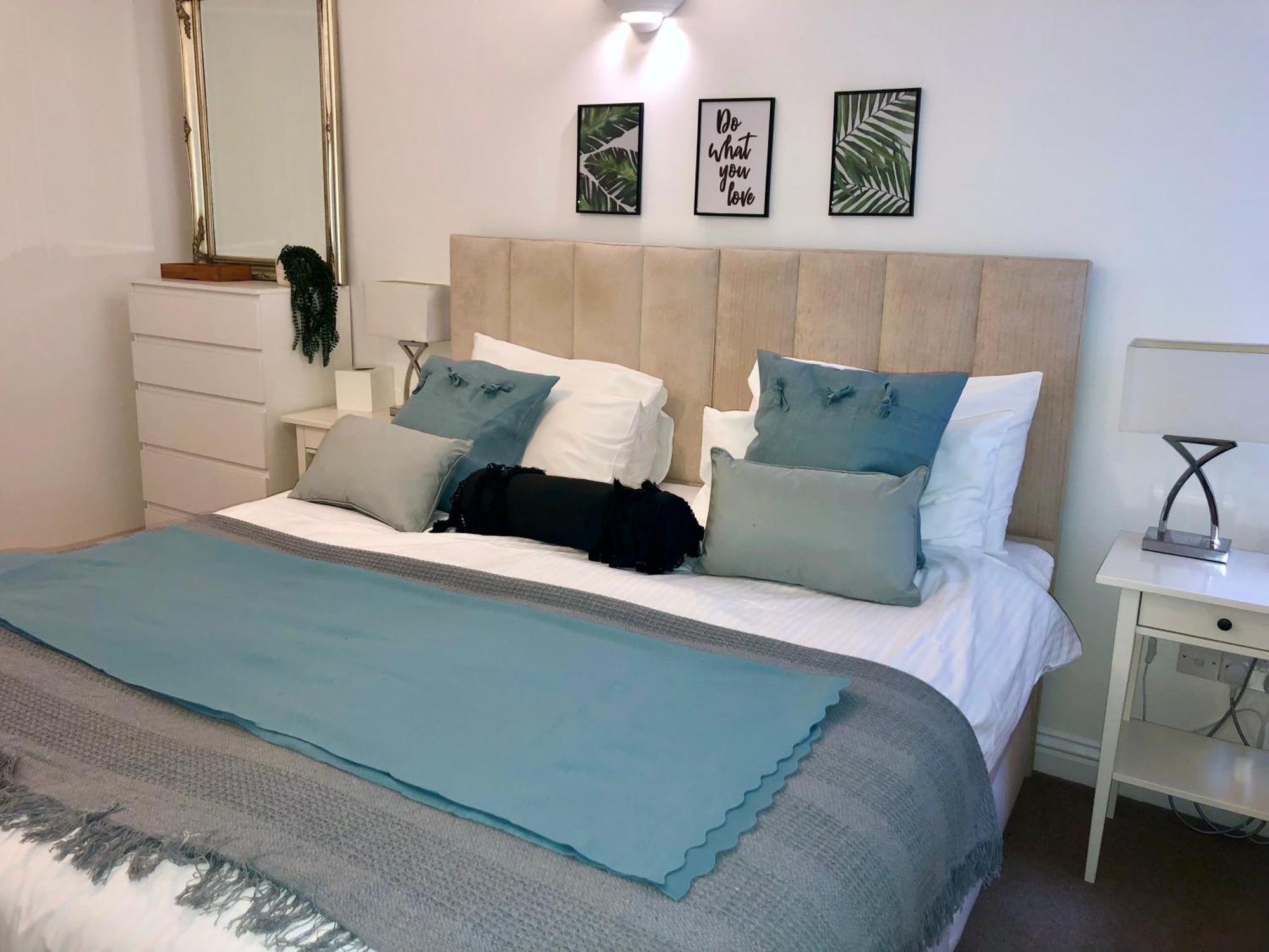 Superbly Located 2 Bedroom Luxury Apartment Бат Екстериор снимка
